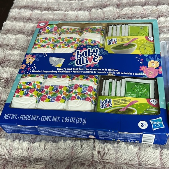 Baby Alive Single outfit Set & Diaper and snack Refill - Picture 3 of 5
